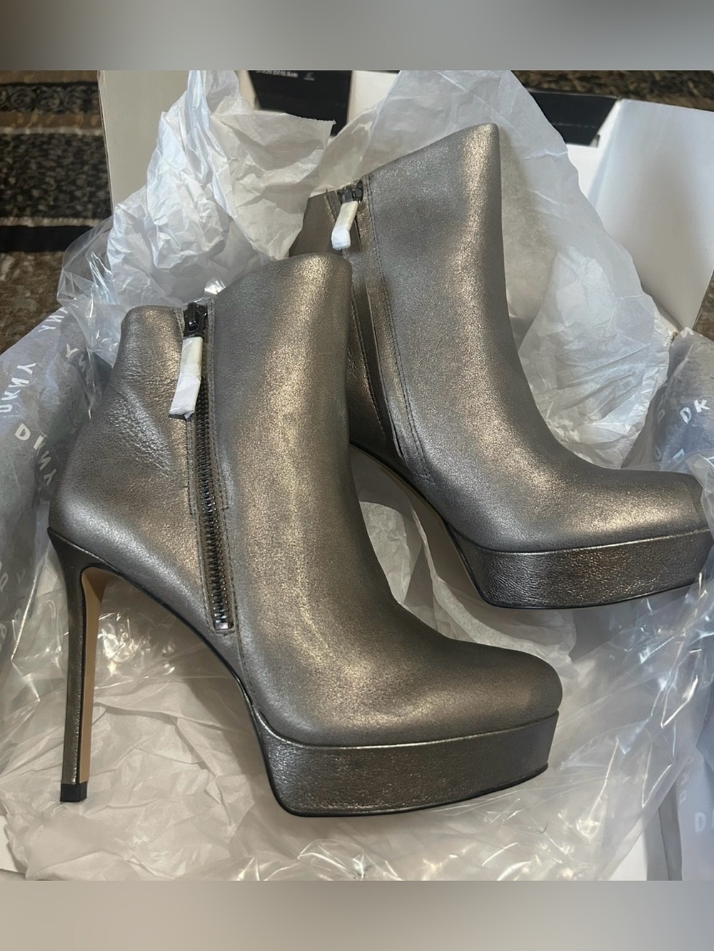 New* DKNY JAMI Platform Ankle Women's Boots Lt Pewter Size 6 $197